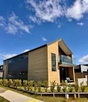 Glenshee Getaway - Modern Wanaka Home